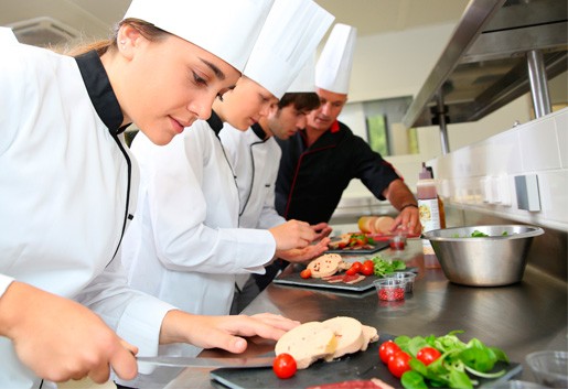 QUE SER UNA DE COCINA? - GM7 Uniformes - Uniformes de trabajo y vestuario laboral